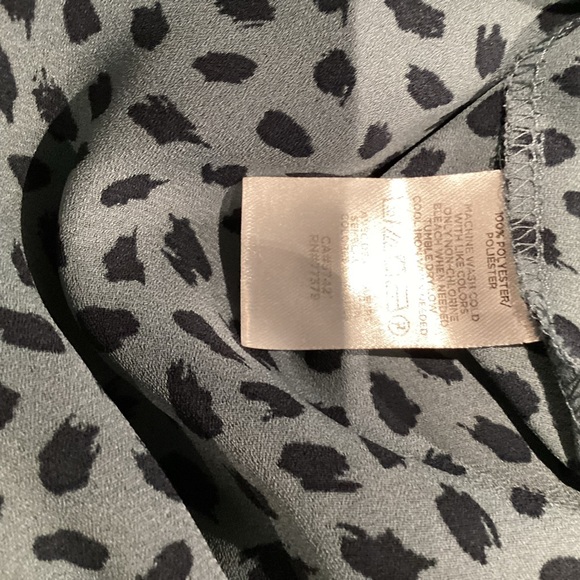 Ann Taylor gray blue abstract pattern long sleeve blouse EUC - Picture 7 of 7